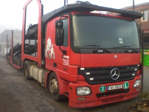 2 nákladní automobily značky Mercedes Benz a 4 nákladní přívěsy - Actros LOHR (17).JPG