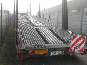 2 nákladní automobily značky Mercedes Benz a 4 nákladní přívěsy - Actros LOHR (11).JPG