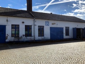 Aukce č. 10_nemovitosti v areálu v Třebíči: Pozemek St. 2745 s Budovou č. 12 (sklad a lakovna) - OBR-1.JPG