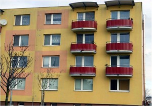 Bytová jednotka 2+1 s balkonem a sklepní místností v Hrušovanech u Brna - Foto 2.JPG