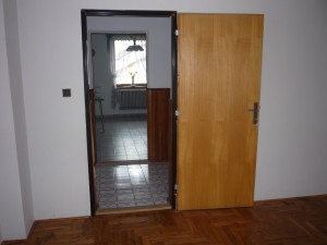 Krásná rodinná vila s velkou udržovanou zahradou (pozemky celkem 2818 m2) v Kostelci nad Černými lesy - P1020058.JPG