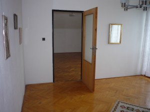 Krásná rodinná vila s velkou udržovanou zahradou (pozemky celkem 2818 m2) v Kostelci nad Černými lesy - P1020055.JPG