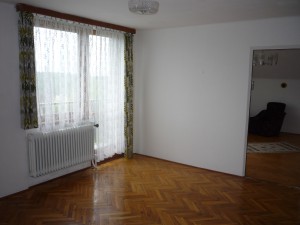 Krásná rodinná vila s velkou udržovanou zahradou (pozemky celkem 2818 m2) v Kostelci nad Černými lesy - P1020051.JPG