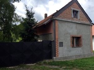 RD s dispozicí 2+1 (166 m2) s pozemkem 804 m2 ve Všetatech u Mělníku  - Foto1.JPG
