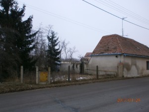 RD se 3 byt. jednotkami (užitná plocha cca 200 m2) a pozemky 996 m2  ve Znojmě - Oblekovicích - P1290149.JPG