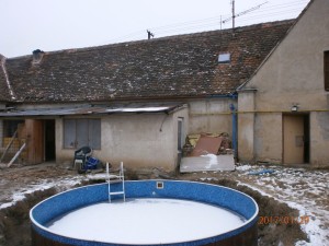 RD se 3 byt. jednotkami a užitnou plochou cca 200 m2, pozemky 996 m2  ve Znojmě - Oblekovicích - P1290138.JPG