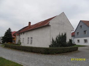 RD v obci Mysločovice u Zlína. Obsažen byt typu 2 + 1 s garáží a příslušenstvím. - SAM_2234.JPG