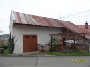 RD v obci Mysločovice u Zlína. Obsažen byt typu 2 + 1 s garáží a příslušenstvím. - SAM_2235.JPG