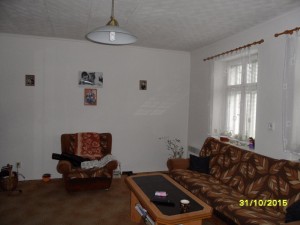 RD v obci Mysločovice u Zlína. Obsažen byt typu 2 + 1 s garáží a příslušenstvím. - SAM_2267.JPG