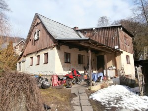 Rodinný dům 3+1 (139 m2) s pozemky celkem 629 m2 v Desné u Tanvaldu  - 1.JPG