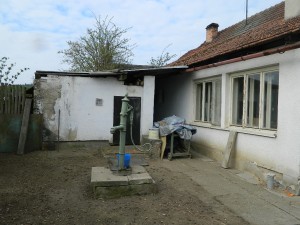 Rodinný dům 4+1 s garáží a zahradou a pozemky celkem 2074 m2 v Rešicích u Moravského Krumlova.  - DSCN3126.JPG