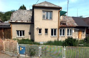 Rodinný dům 5+1 (132 m2) před rekonstrukcí s pozemky (1007 m2) v obci Lipinka u Uničova  - Foto1.JPG