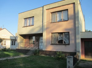 Rodinný dům s garáží a zahradou o užitné ploše cca 182 m2 ve Velkém Karlově - Foto 1.JPG