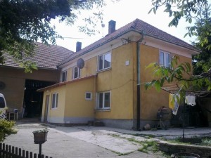 Rodinný dům s pozemky v Polních Voděradech u Kolína - 2.jpg