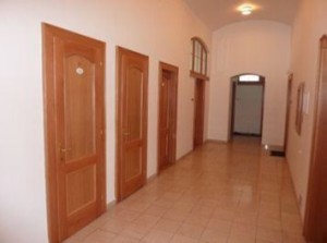 VIP Aukce - Administrativní budova s dvojgaráží v obci Bruntál - Chodba.jpg