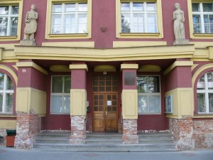 VIP Aukce - Dvě administrativní budovy s pozemky v obci Benešov  - vstup3.jpg