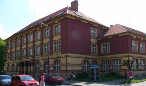 VIP Aukce - Dvě administrativní budovy s pozemky v obci Benešov  - fasáda5.jpg