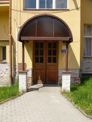 VIP Aukce - Dvě administrativní budovy s pozemky v obci Benešov  - vstup1.jpg